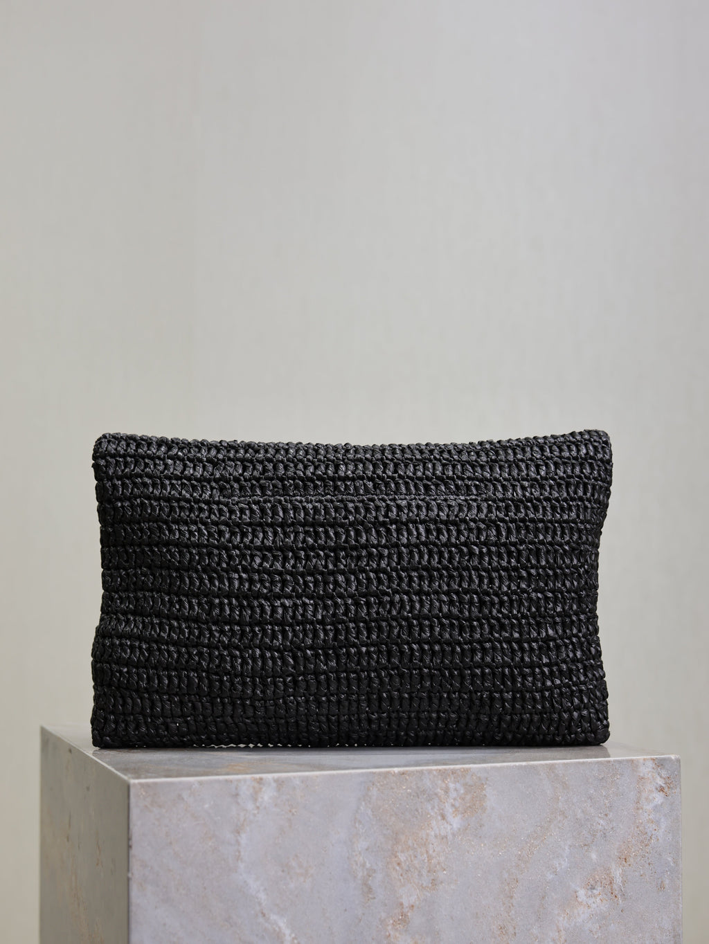 YSL 25S CASSANDRE LARGE ENVELOPE POUCH 29 IN BLACK RAFFIA GOLD HARDWARE