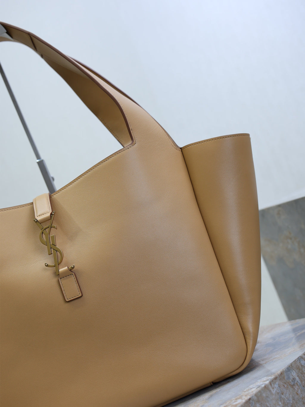 YSL 25S LE 5 À 7 BEA 50 IN DARK CARAMEL CALFSKIN GOLD HARDWRE