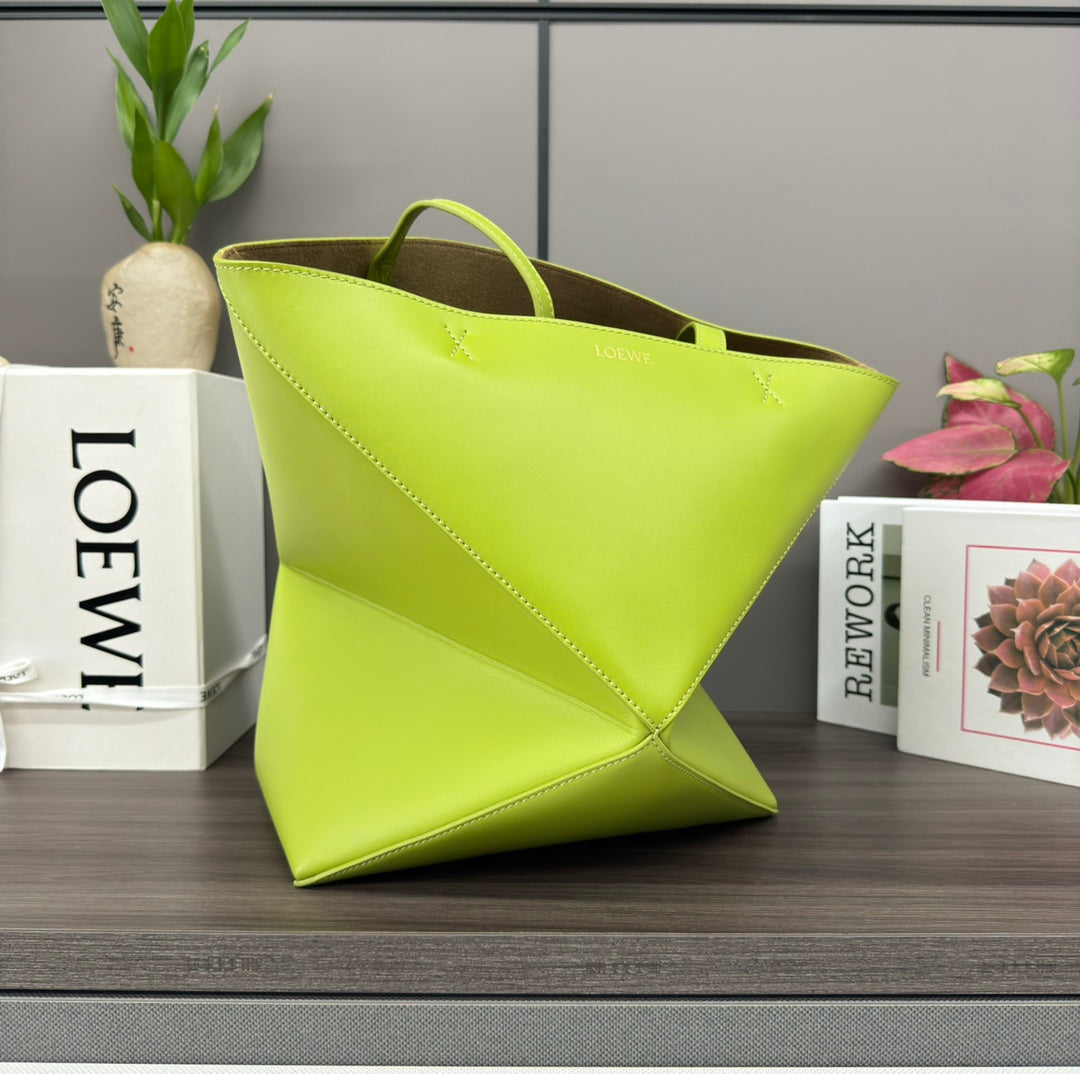 LOE 31 FUZZLE FOLD IN GREEN CHARTREUSE CALFSKIN